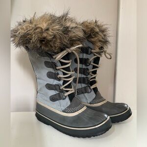 Sorel Joan of Arctic size 7. Blue.